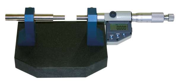 Universal-Messstand mit Digital-Einbau-Mikrometer und 7 Paar Einsätzen